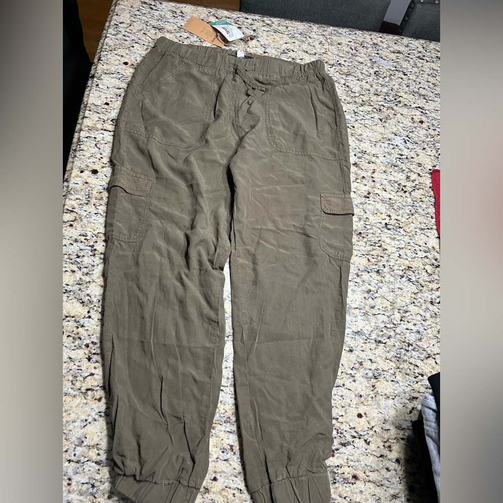 Uniqlo Cargo Pants - Tan